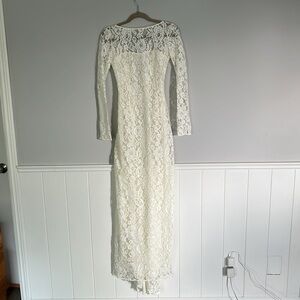 Pinko Cream Long Sleeve lace Dress
Size 4